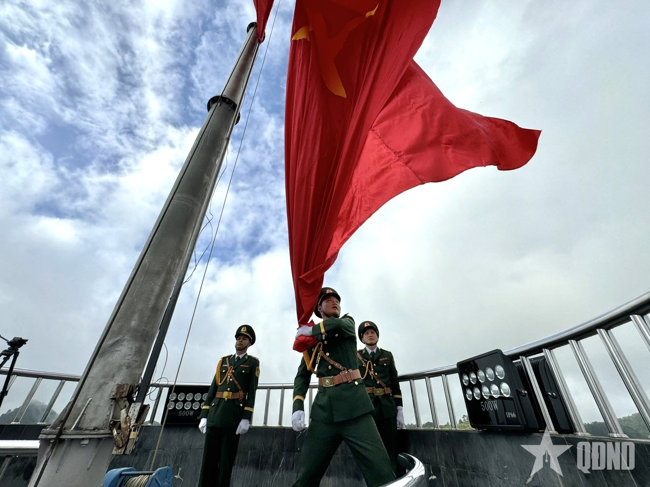 Thiêng liêng lễ thượng cờ mừng 80 năm Quốc khánh tại Cột cờ Lũng Cú

